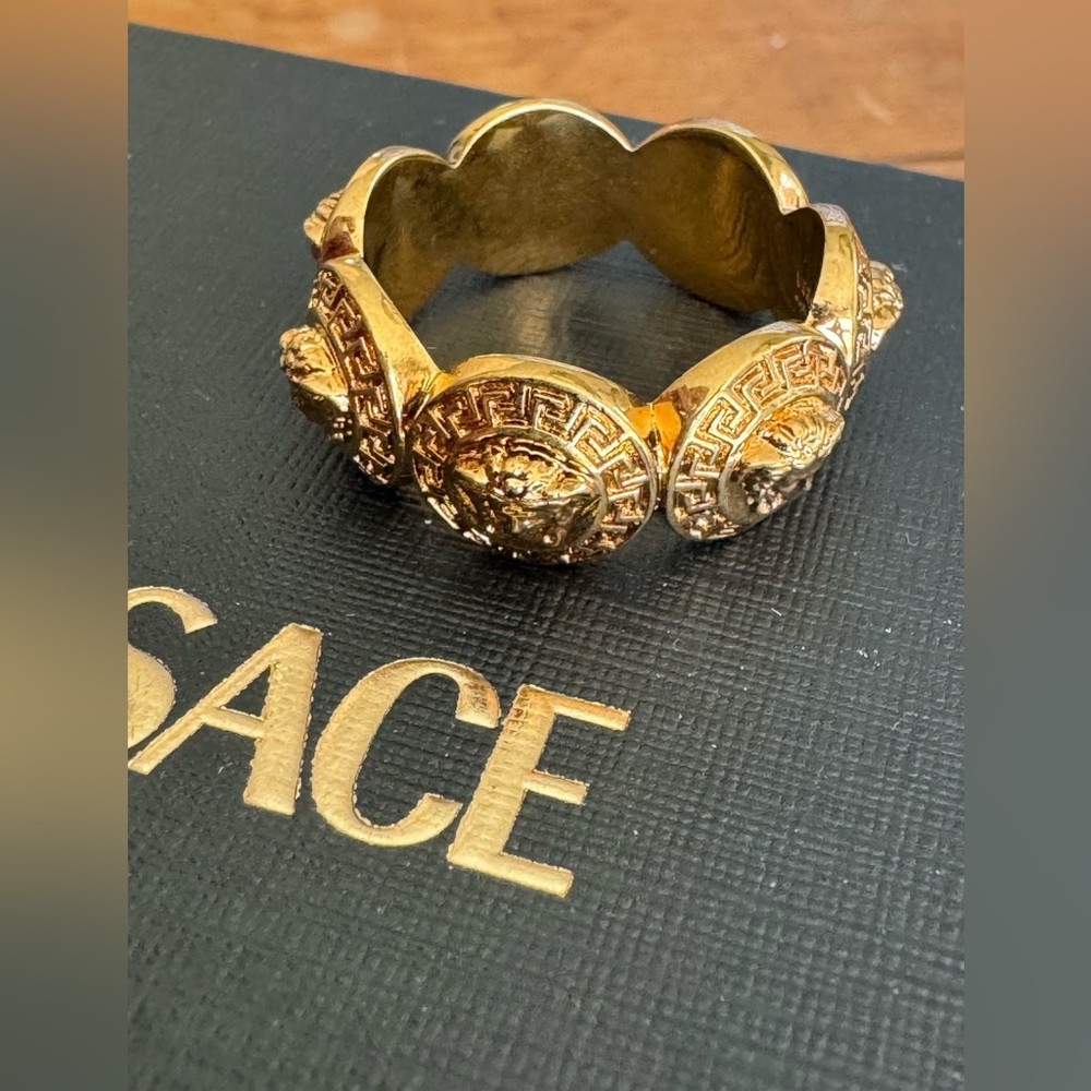 VERSACE Medusa Greek Key Ring Gold Tone Made in Italy IT 23 US 9–9.5